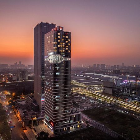 מלון Radisson Red Guangzhou South Railway Station מראה חיצוני תמונה