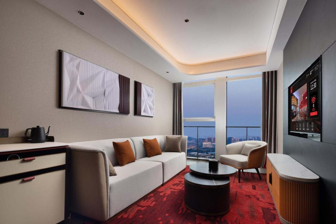 מלון Radisson Red Guangzhou South Railway Station מראה חיצוני תמונה