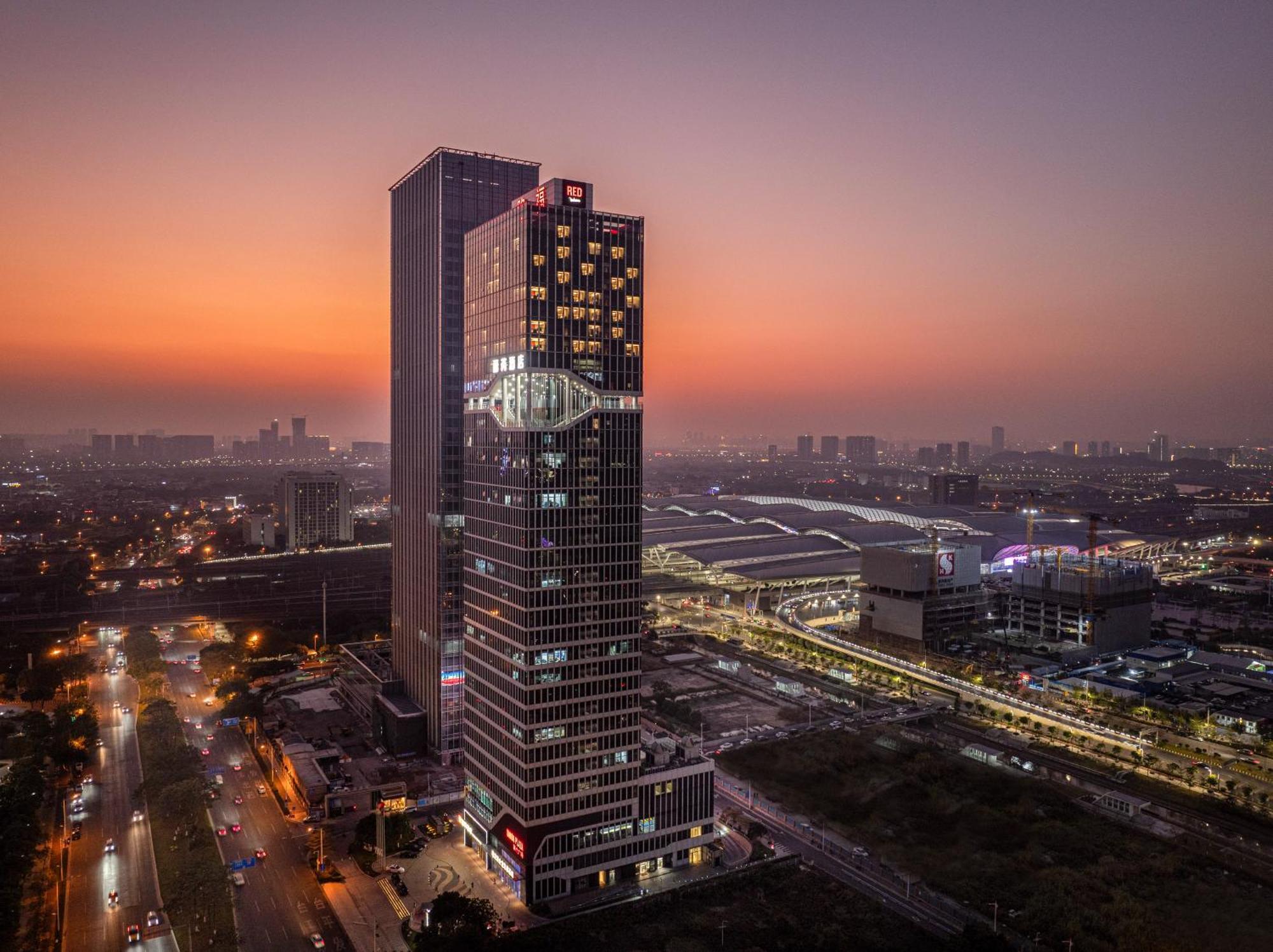 מלון Radisson Red Guangzhou South Railway Station מראה חיצוני תמונה